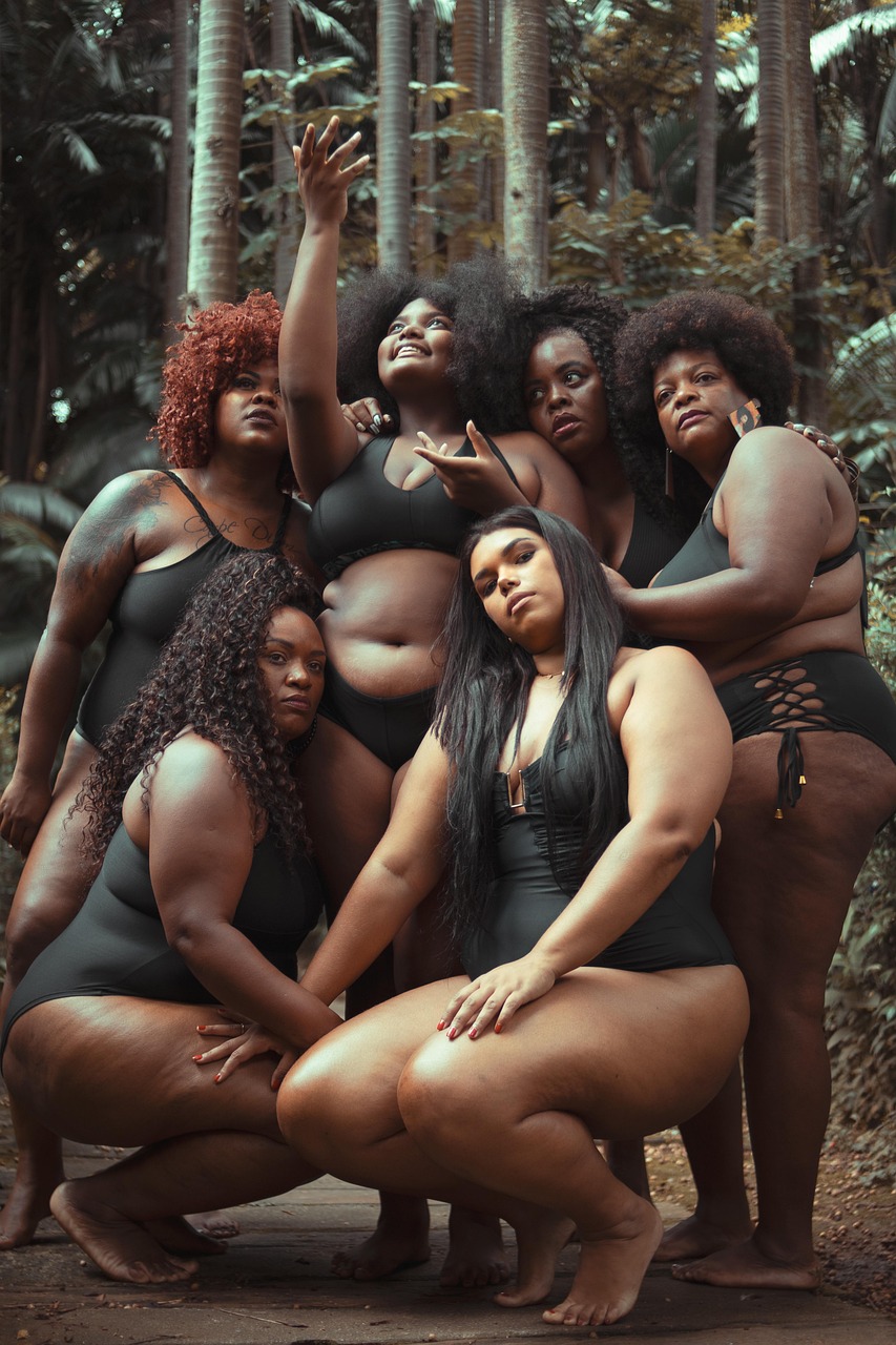 entdecken sie die body positivity bewegung: akzeptanz und wertschätzung des eigenen körpers, unabhängig von form, größe oder aussehen. inspiration, tipps und geschichten für mehr selbstliebe und selbstbewusstsein.